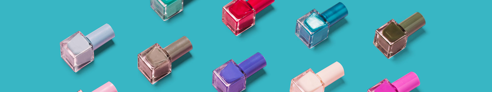 Różne kolory lakierów do paznokci